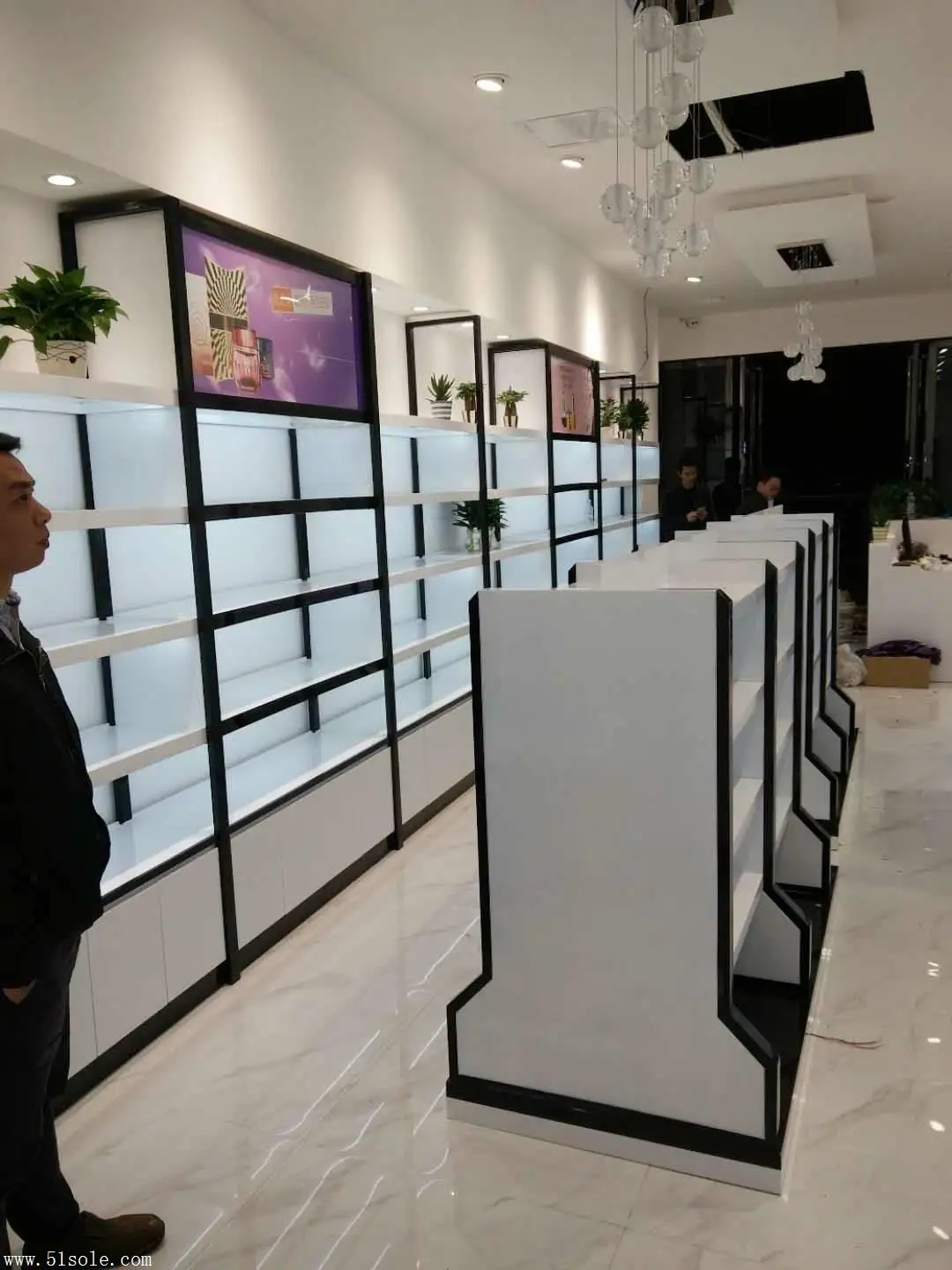 化妝品展柜的保養方法有哪些？